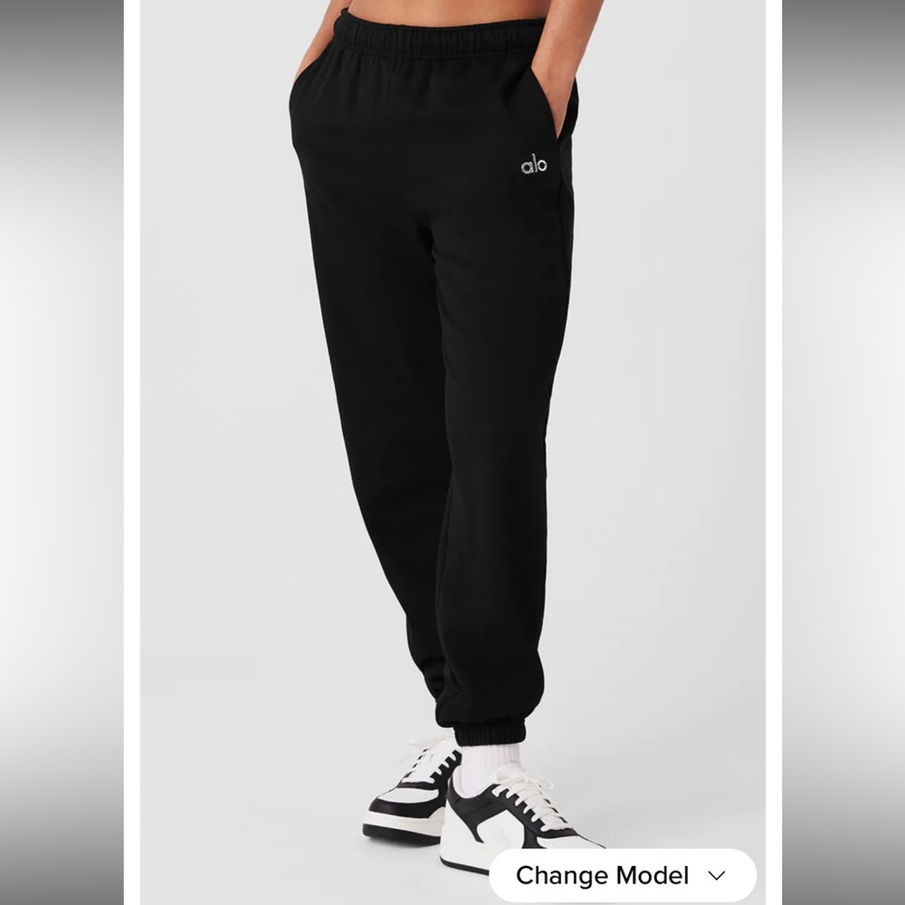 Black accolade sweatpants alo yoga